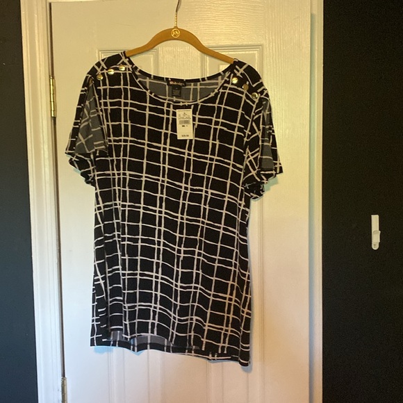 Tops - Picture 5 of 8